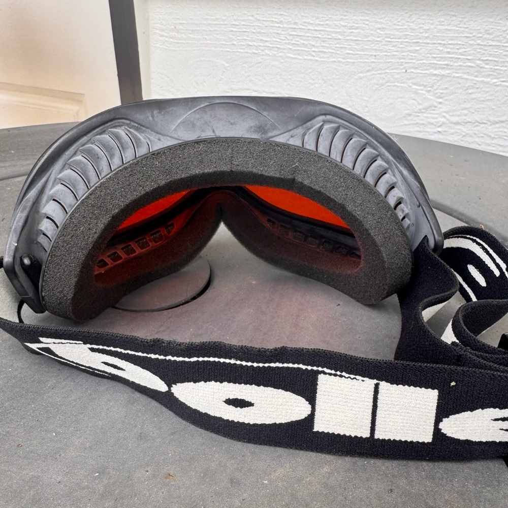 Bolle Black Frame with Red Lens Goggles - Picture 4 of 8